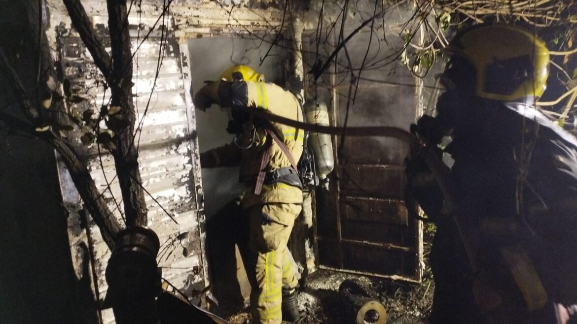 incendio-atinge-oficina-mecanica-e-danifica-veiculos-em-montes-claros