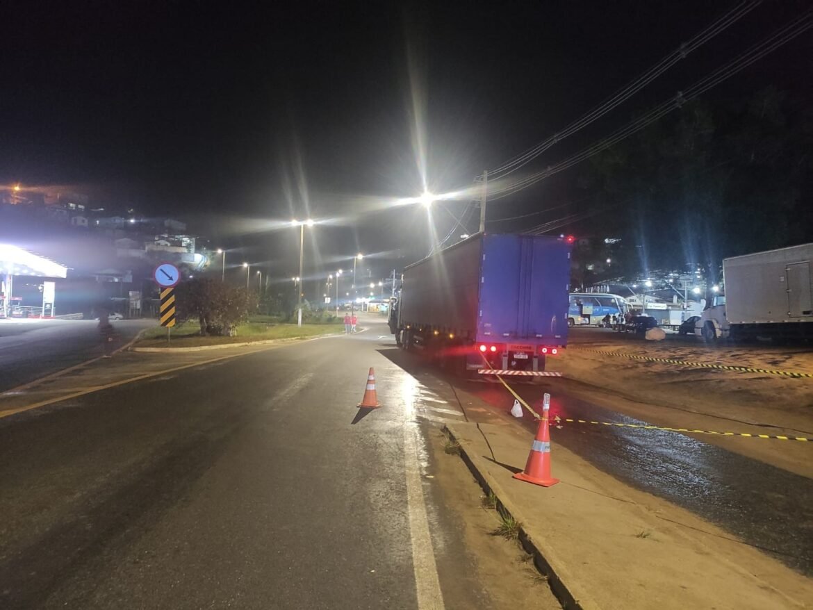 homem-morre-atropelado-por-caminhao-no-perimetro-urbano-da-br-116,-em-padre-paraiso