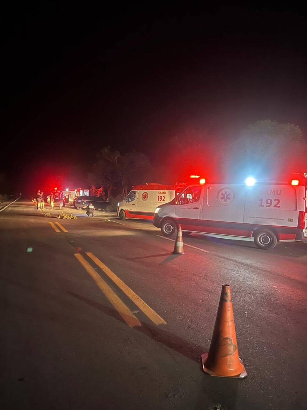 batida-entre-carros-deixa-uma-pessoa-morta-e-quatro-feridas-na-br-365