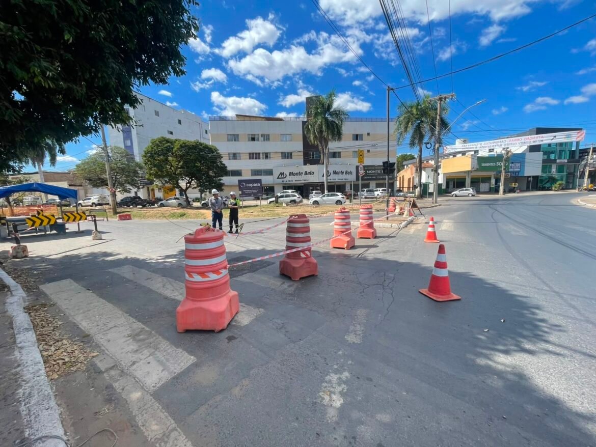 avenida-de-montes-claros-e-interditada-para-realizacao-de-obra-da-copasa