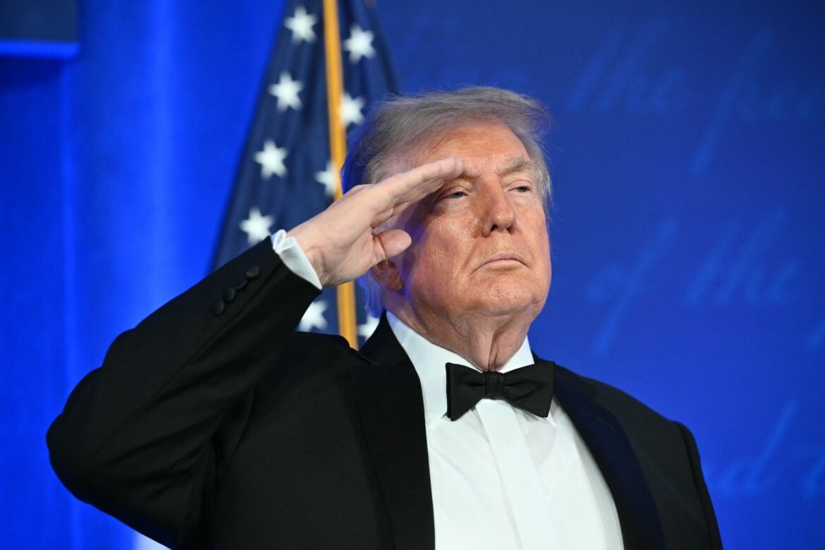 governo-trump-planeja-enviar-funcionarios-ao-brasil-para-questionar-integridade-das-urnas-eletronicas,-diz-jornal