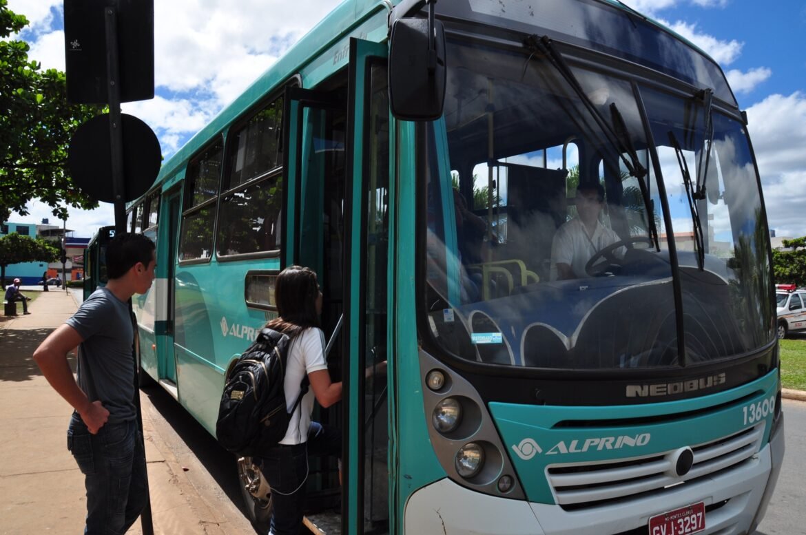prazo-do-recadastramento-do-passe-livre-estudantil-e-aberto-em-montes-claros