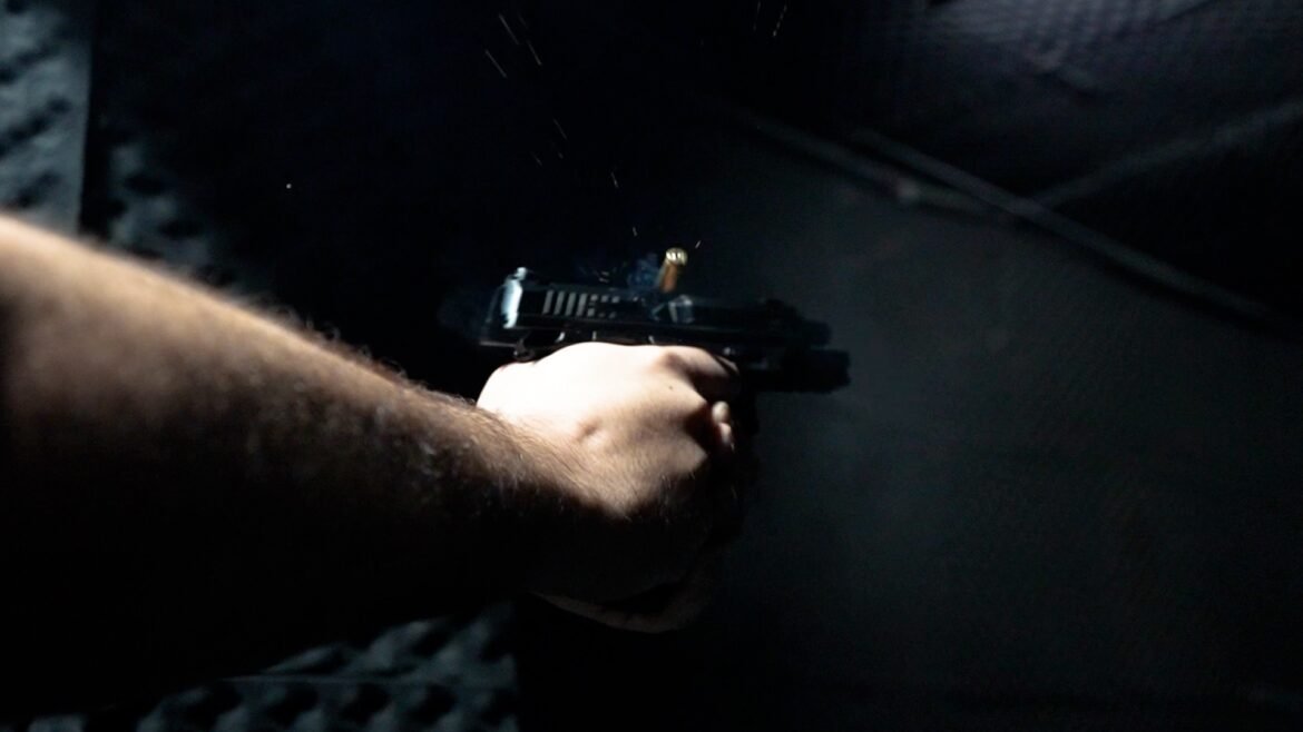 3-em-cada-10-armas-de-cacs-estao-com-registros-vencidos,-aponta-anuario-da-seguranca