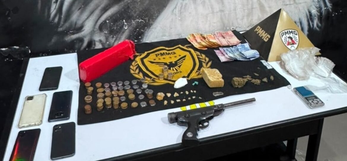 arma,-drogas-e-dinheiro-sao-apreendidos-durante-operacao-em-curvelo;-tres-foram-presos