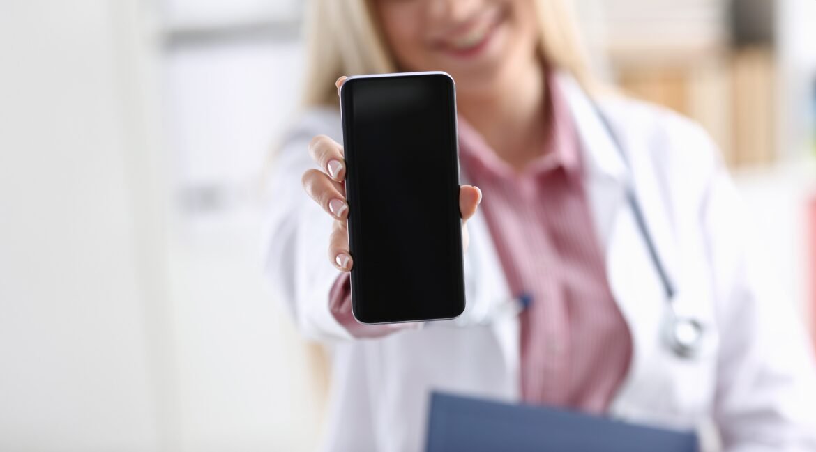caso-envolvendo-pediatra-viraliza:-medico-pode-bloquear-paciente-no-whatsapp?