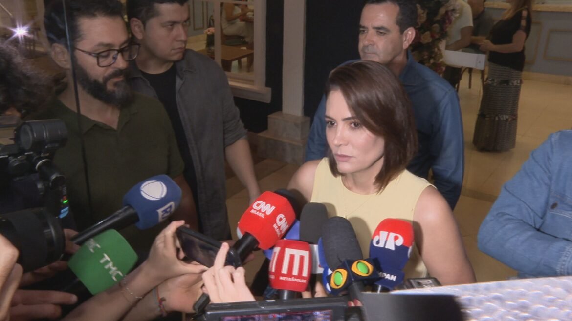 bia-kicis-diz-que-michelle-bolsonaro-sera-candidata-ao-senado:-‘acabou-a-duvida’