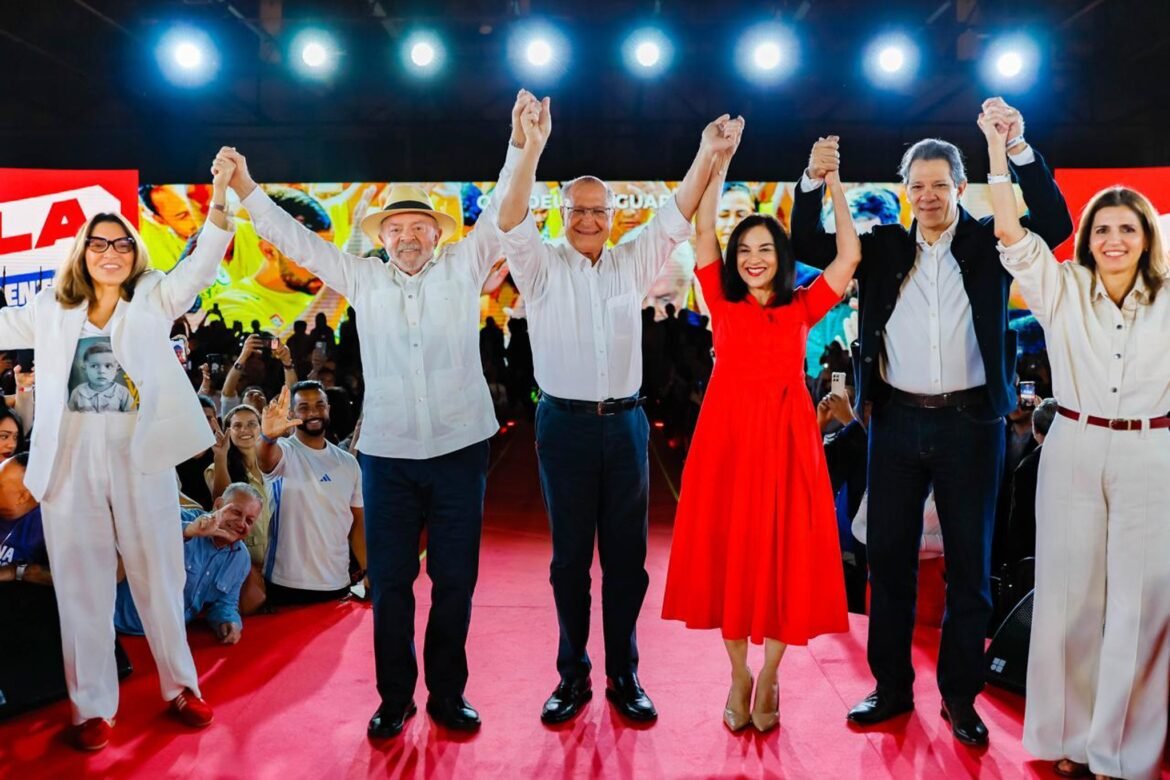 lula-‘quebra-protocolo’-e-convida-janja-para-discursar-em-convencao-nacional-do-pt-em-sao-paulo