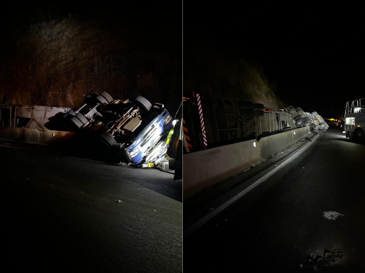 motorista-morre-apos-carreta-cegonha-tombar-e-interditar-br-135-em-bocaiuva