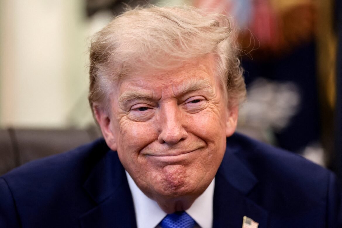 trump-anuncia-nova-tarifa-para-proteger-industria-de-chips-e-energia-solar-dos-eua-|-g1