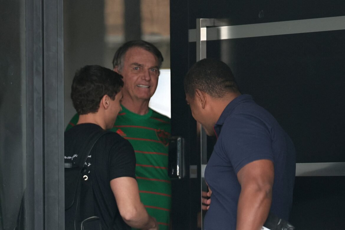 moraes-rejeita-pedido-da-defesa-de-bolsonaro-para-receber-visitas-de-filhos-no-dia-dos-pais
