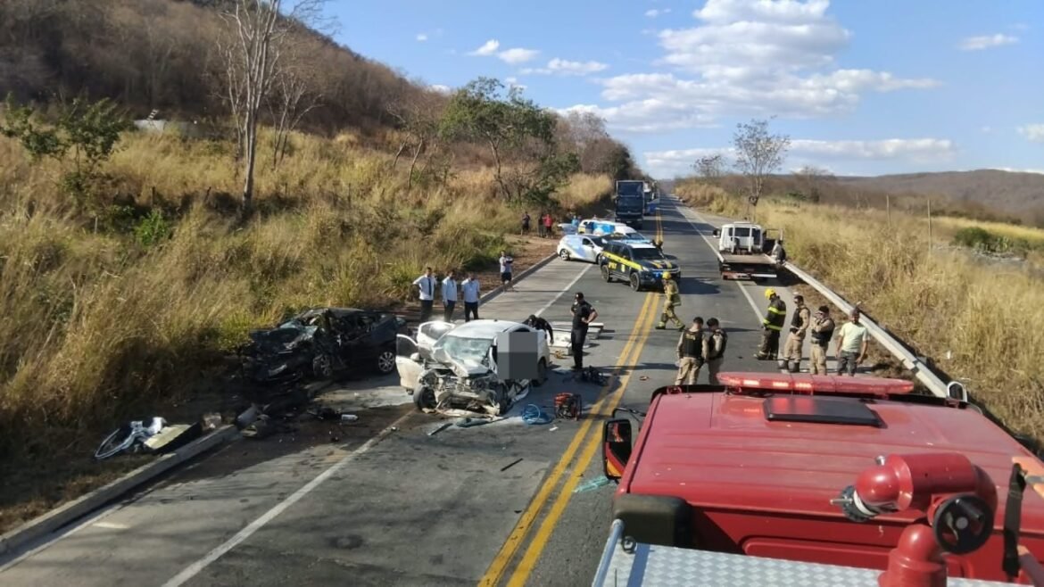 carro-com-137-kg-de-maconha-fugiu-da-prf-por-10-km-antes-de-bater-de-frente-na-br-251;-sete-morreram