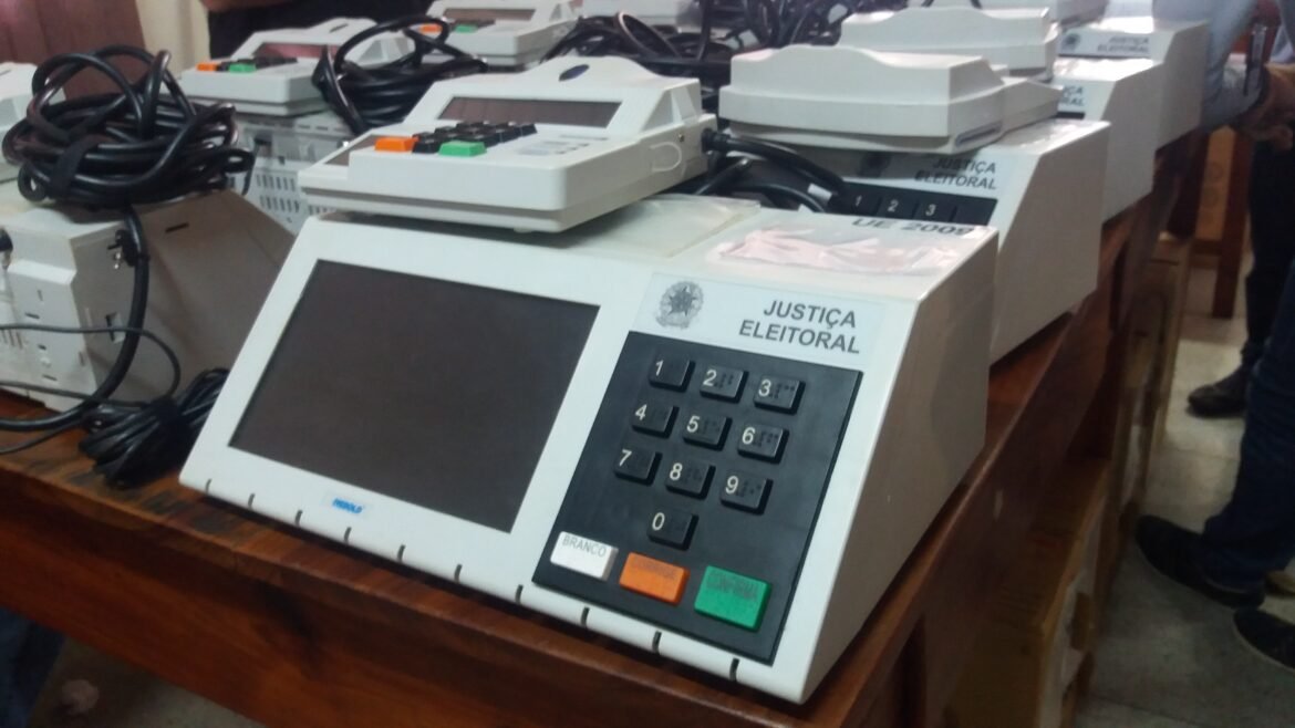 e-#fake-que-eleicoes-de-2026-terao-novo-modelo-de-urna-eletronica