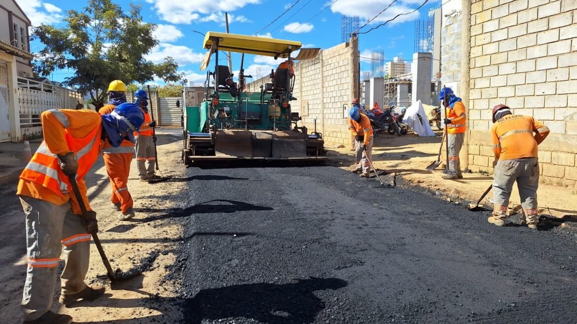 ruas-do-bairro-ibituruna,-em-montes-claros,-sao-completamente-recuperadas