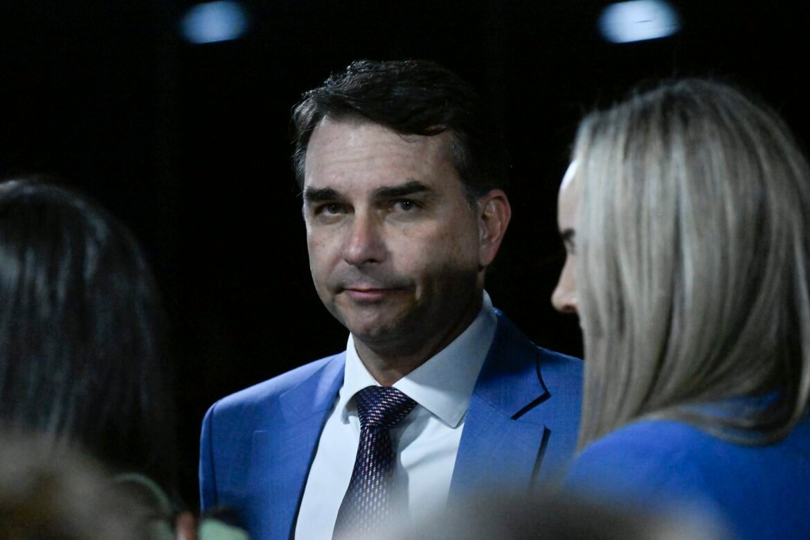 missao-diz-ser-‘vitima’-e-que-alertou-gabinete-de-flavio-bolsonaro-10-dias-antes-sobre-tentativa-de-fraude