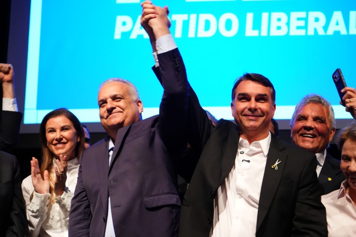flavio-bolsonaro-declara-r$-8,2-milhoes-em-bens-ao-tse;-vice-informa-r$-565-mil
