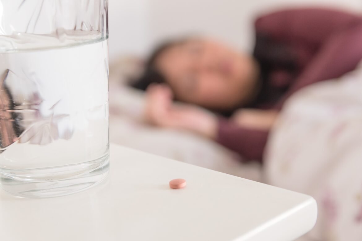 quase-4-em-cada-10-adultos-com-sintomas-de-insonia-usam-remedios-de-5-a-7-noites-por-semana,-diz-estudo-brasileiro