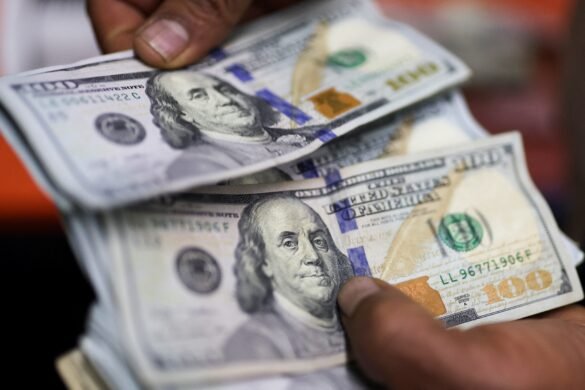dolar-abre-em-queda-nesta-sexta-feira,-de-olho-em-dados-do-varejo-nos-eua-e-reciprocidade-no-brasil-|-g1