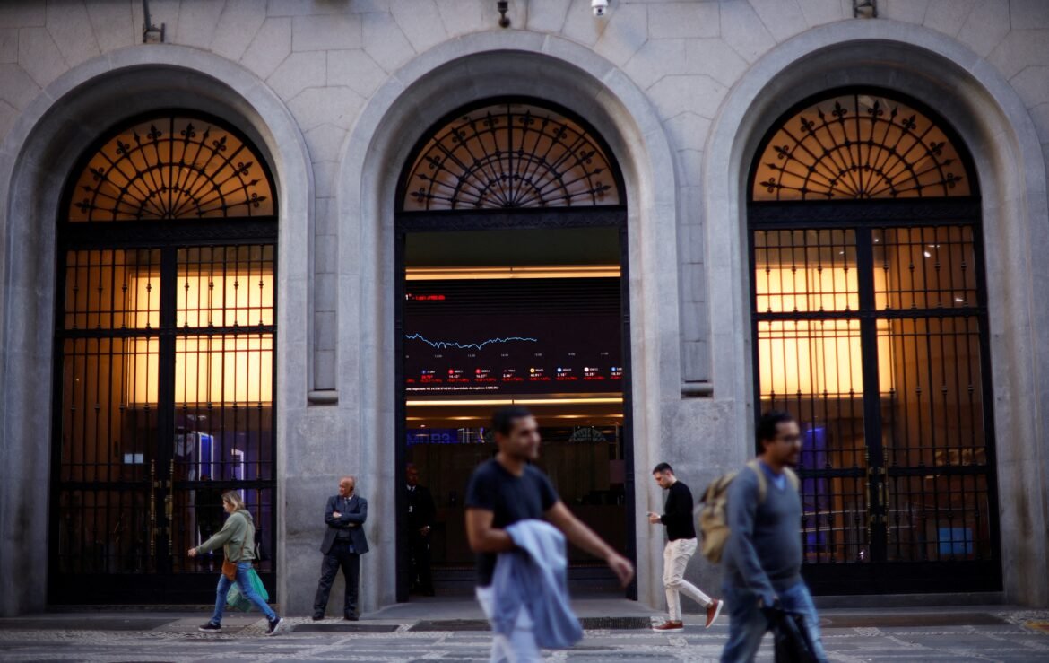 estrangeiros-retiram-r$-15,6-bilhoes-da-bolsa,-maior-saida-desde-2022-|-g1