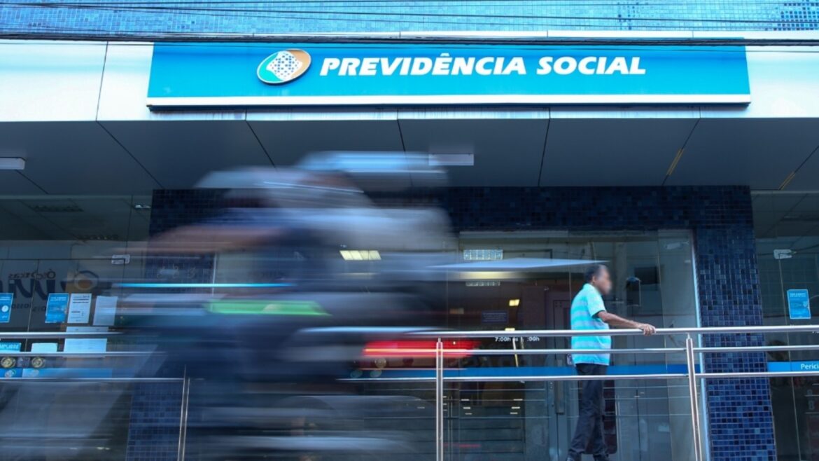 apesar-de-queda-na-fila-no-inss,-pessoas-relatam-espera-de-ate-8-meses-por-resposta-a-pedido-de-beneficio-|-g1