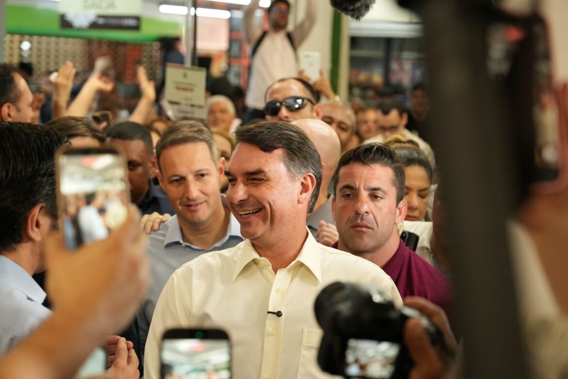flavio-bolsonaro-diz-que-ja-prestou-contas-sobre-‘dark-horse’-e-tenta-colar-caso-master-a-lula