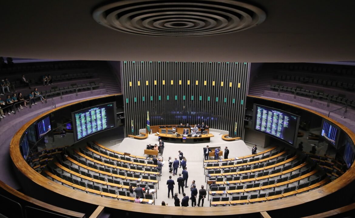 eleicoes-2026:-numero-de-candidaturas-a-deputado-federal-cai-28%-em-relacao-a-2022