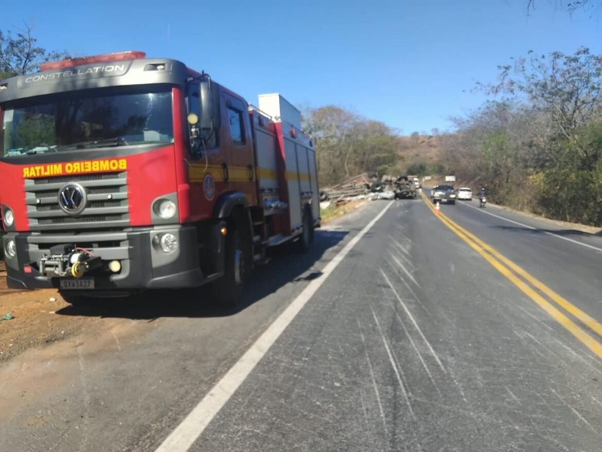 pai,-mae-e-filho-ficam-feridos-apos-tombamento-de-carreta-na-br-251