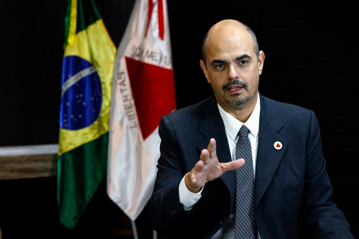 datafolha-em-mg:-41%-aprovam-trabalho-de-simoes-como-governador,-e-32%-desaprovam