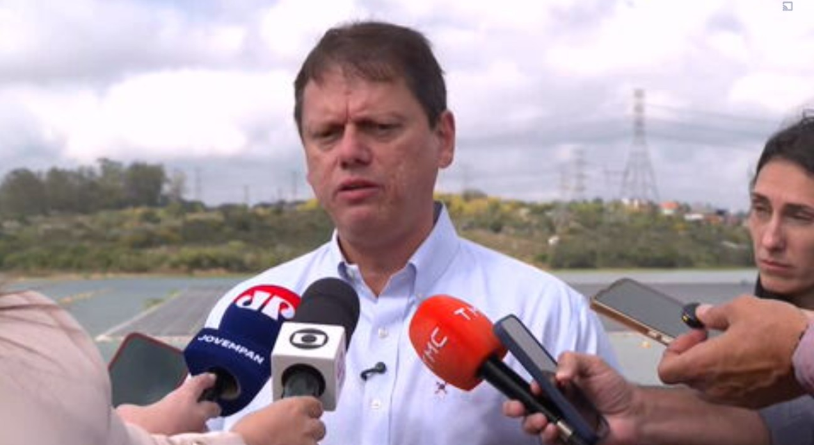 tarcisio-diz-que-estara-com-flavio-bolsonaro-e-lamenta-possiveis-ausencias-em-debates-presidenciais:-‘gostaria-de-ve-los’