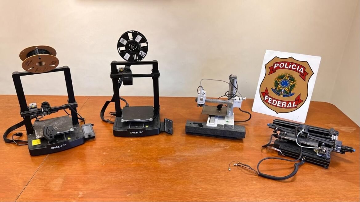 pf-prende-2-por-trafico-internacional-de-armas;-pecas-de-fuzis-vinham-dos-eua-pelo-correio
