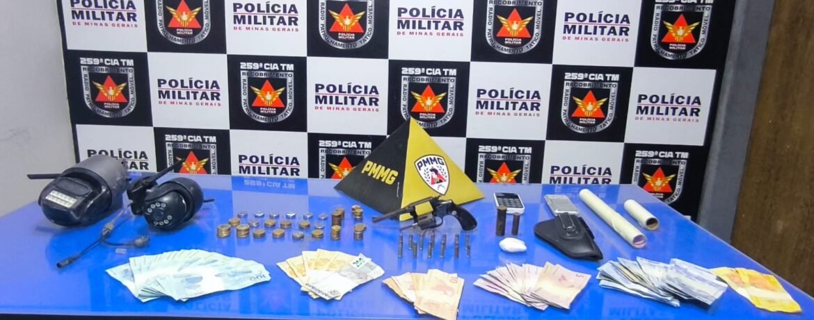 apos-denuncias,-pm-apreende-cocaina,-revolver-e-mais-de-r$-2,5-mil-em-pirapora