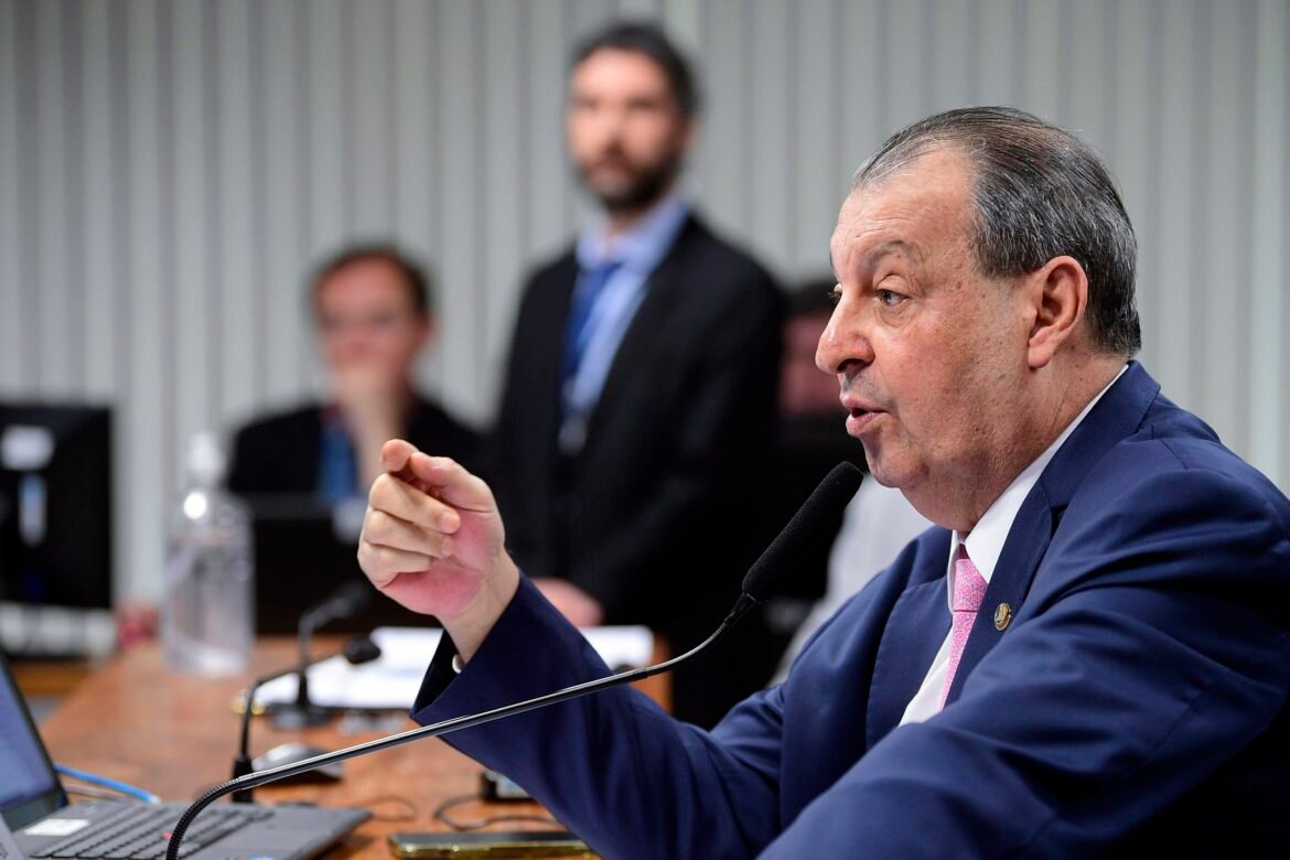 fim-da-6×1:-aziz-mantem-relatorio-com-mesmo-teor-de-texto-aprovado-pela-camara-para-acelerar-votacao-no-senado