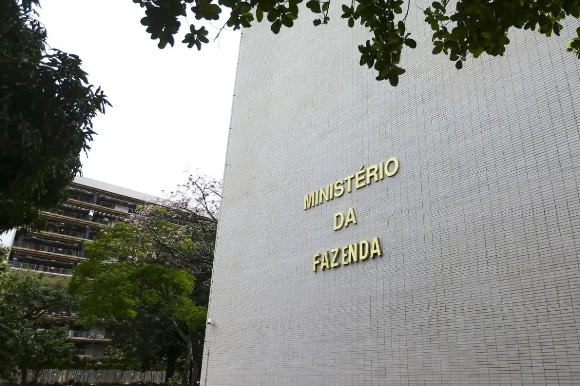 contas-do-governo-tem-superavit-primario-de-r$-10,8-bilhoes-em-julho-|-g1
