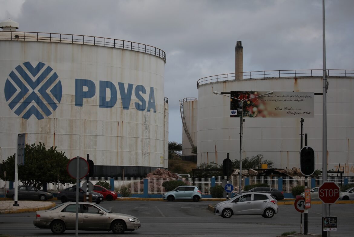 gestao-trump-negocia-com-governo-interino-da-venezuela-para-assumir-parte-das-reservas-de-petroleo-do-pais,-diz-site-|-g1