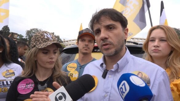 renan-santos-defende-ia-para-reduzir-fila-do-sus-e-reforma-para-formalizar-trabalho-por-aplicativo