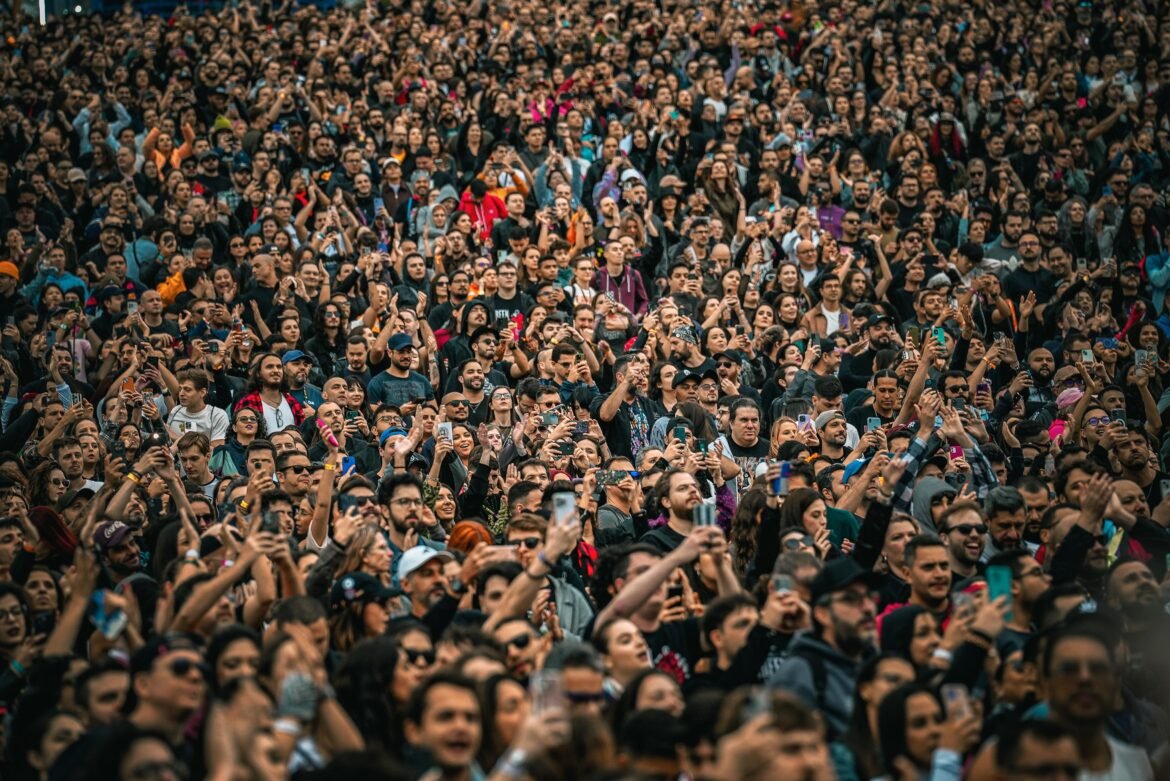 agua-gratuita,-freio-ao-cambismo-e-taxa-visivel:-veja-o-que-muda-nos-ingressos-com-novo-decreto-sobre-shows
