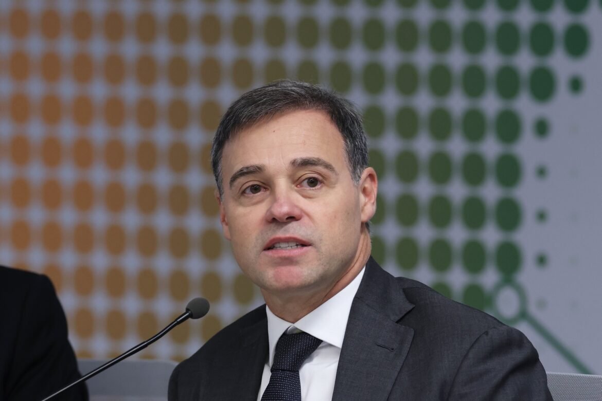 mesmo-apos-pedido-de-arquivamento-da-pgr,-mendonca-deve-insistir que-
plenario-do-stf-analise-mensagens-entre-moraes-e-vorcaro-|-g1