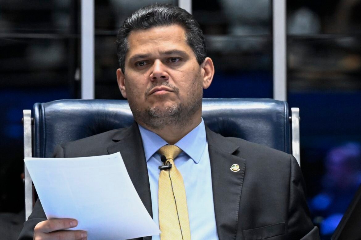 ‘isso-nao-e-normal’,-diz-alcolumbre-sobre-os-109-pedidos-de-impeachment-contra-ministro-do-stf