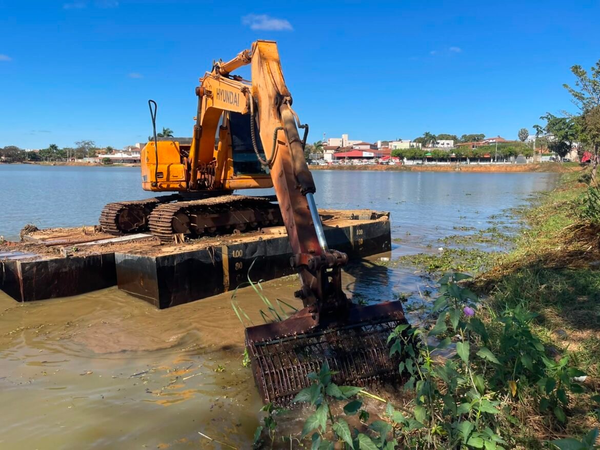 lagoa-do-interlagos,-em-montes-claros,-recebe-limpeza-pesada