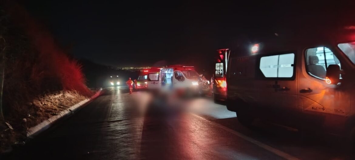 mulher-morre-apos-ser-atropelada-por-carro-na-br-135,-em-montes-claros