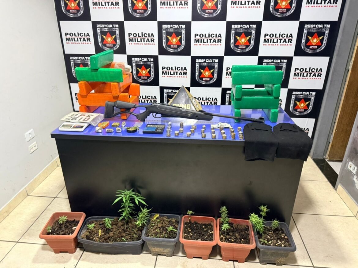 homem-e-preso-apos-pm-apreender-pes-e-barras-de-maconha-na-casa-dele-em-pirapora