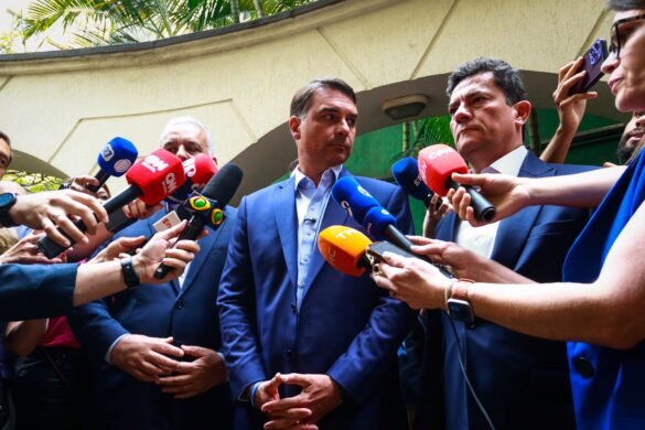 quaest:-44%-acham-que-flavio-nao-e-mais-moderado-que-a-familia-bolsonaro