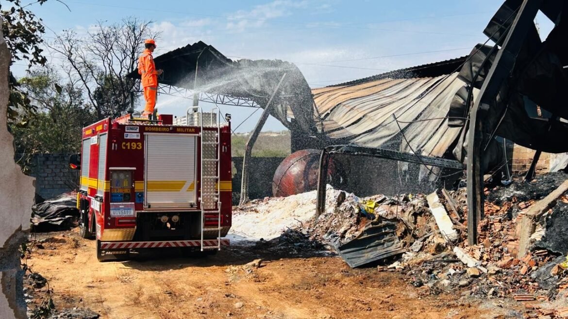 galpao-atingido-por-incendio-em-montes-claros-e-interditado
