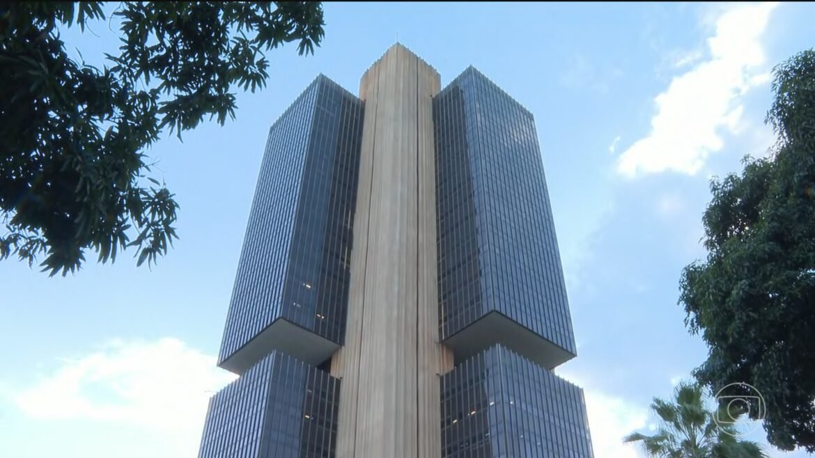 bc-diz-que-endividamento-ainda-pressiona-empresas-e-familias-e-prepara-medidas-|-g1