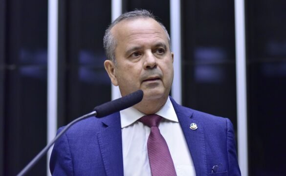 em-gesto-ao-stf,-coordenador-da-campanha-de-flavio-se-reune-com-gilmar-mendes
