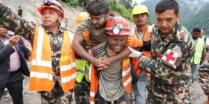 equipes-de-resgate-do-nepal-buscam-900-trabalhadores-de-hidreletricas