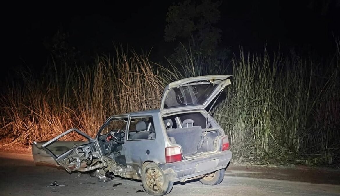 batida-entre-carros-na-br-251-deixa-motorista-ferido