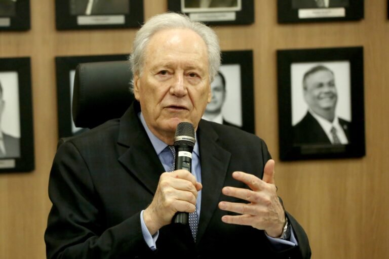 lewandowski-diz-nao-ter-sido-procurado-para-assinar-manifesto-de-ministros-aposentados-sobre-crise-no-stf
