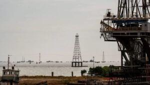 petroleo-passa-dos-us$-100-com-escalada-das-tensoes-no-oriente-medio-|-g1