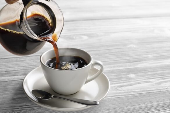 beber-cha-ou-cafe-muito-quente-triplica-risco-de-cancer-de-esofago,-diz-estudo