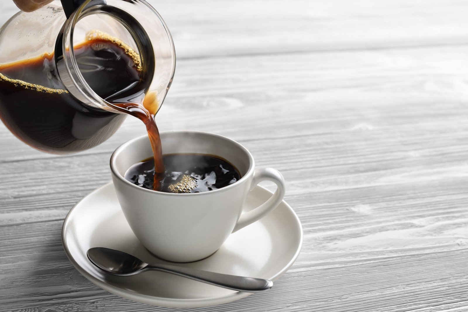 beber-cha-ou-cafe-muito-quente-triplica-risco-de-cancer-de-esofago,-diz-estudo